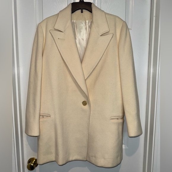 Chic Cream Women's 100% Wool Blazer. Made in the USA. Size 14
